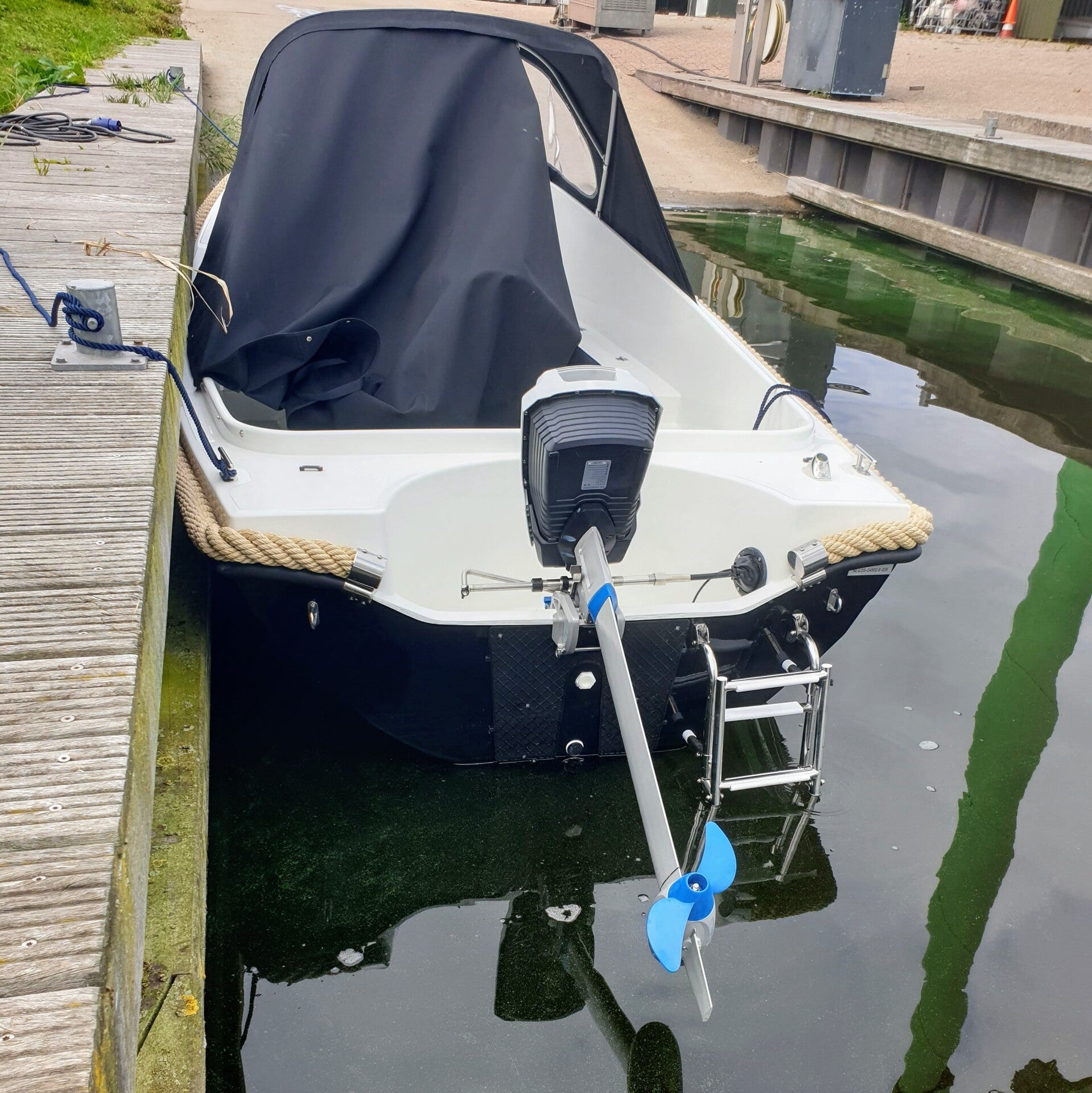 ePropulsion Spirit 1 kW Evo (Plus) met 1,3 kWh accu Elektrische buitenboordmotor — Kortstaart - Marinaut 