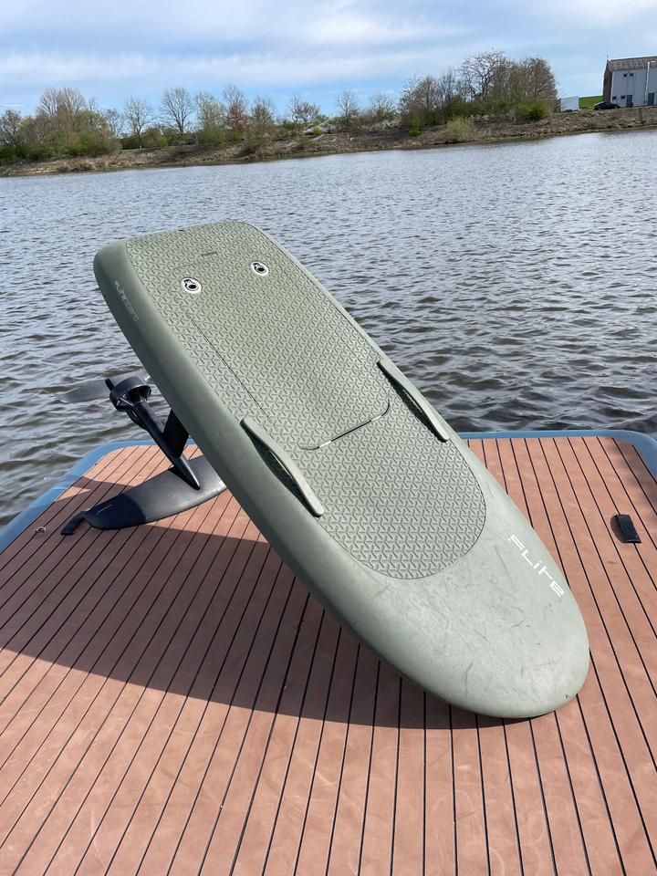 Efoil Eboard E-foil elektrisch hydrofoil surfboard