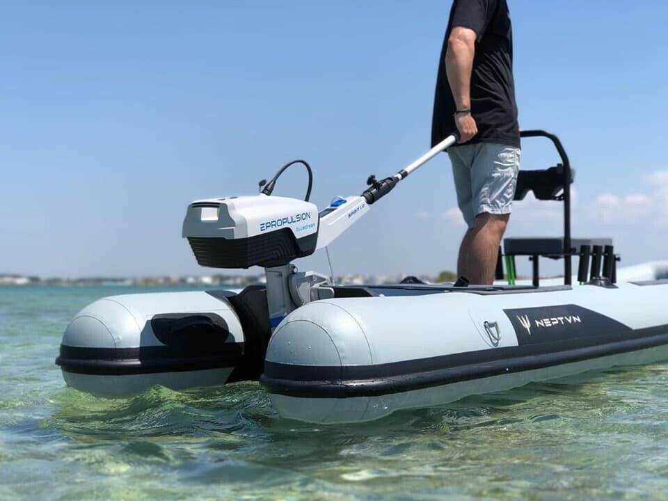 ePropulsion Spirit 1 kW Evo (Plus) met 1,3 kWh accu Elektrische buitenboordmotor — Kortstaart - Marinaut 